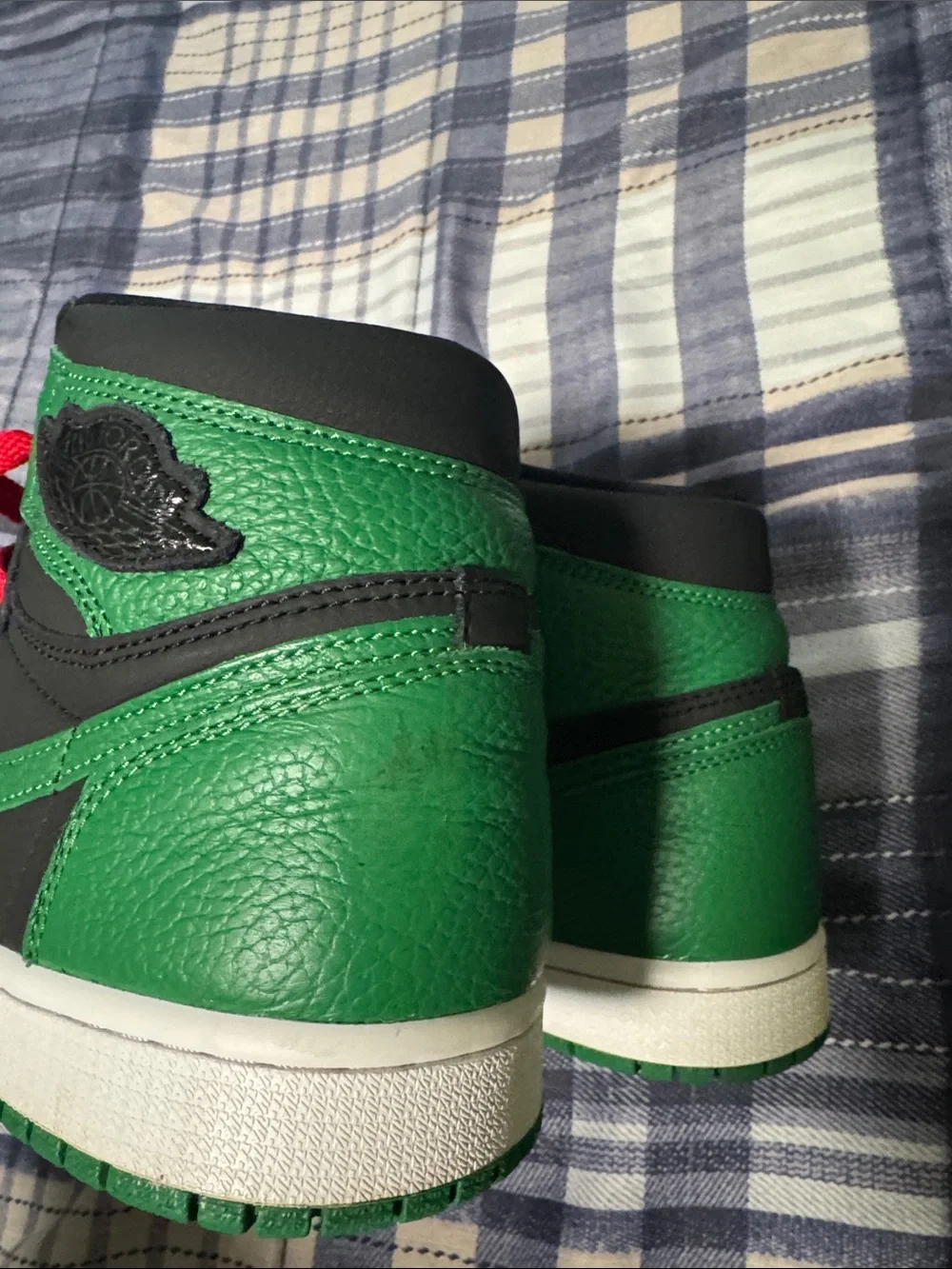 Men’s air Jordan 1 pine green High-Top Sneakers in Green and Black with Red Lace